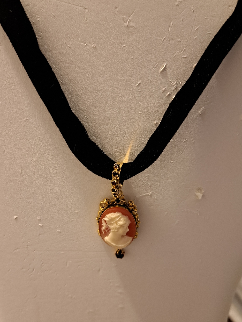 Vintage-Inspired Gold Tone Cameo Pendant Necklace With Garnet Stone Accent.